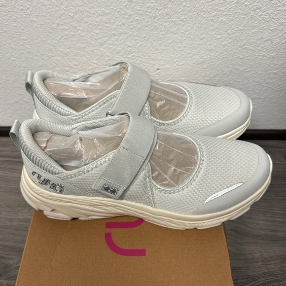 Ryka Made For Women Devotion Max Mary Jane Walking Sneaker (WIDE) - Picture 6 of 12